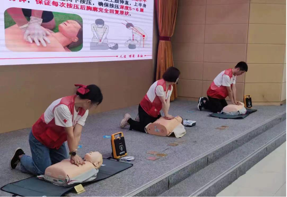 省红十字会专家现场讲解急救技能