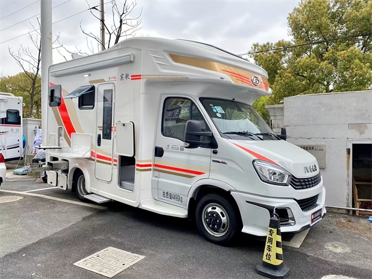 金冠宾歌cd500依维柯房车,颜值与实力并存,现车活动特惠中