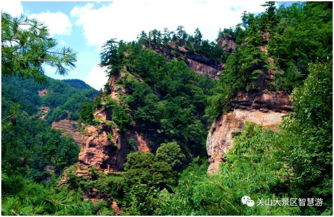 走进关山山色青青醉了时光只此青绿