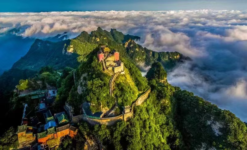 武当暑期畅游季避暑纳凉就从武当山太极湖水上游开始