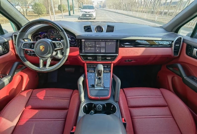 保时捷卡宴顶配价格现车特惠92万起