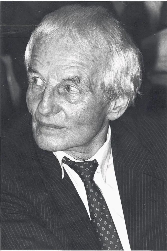 汉斯·罗伯特·姚斯（Hans Robert Jauss，1921—1997），德国文艺理论家、美学家，接受美学的主要创立者和代表之一。