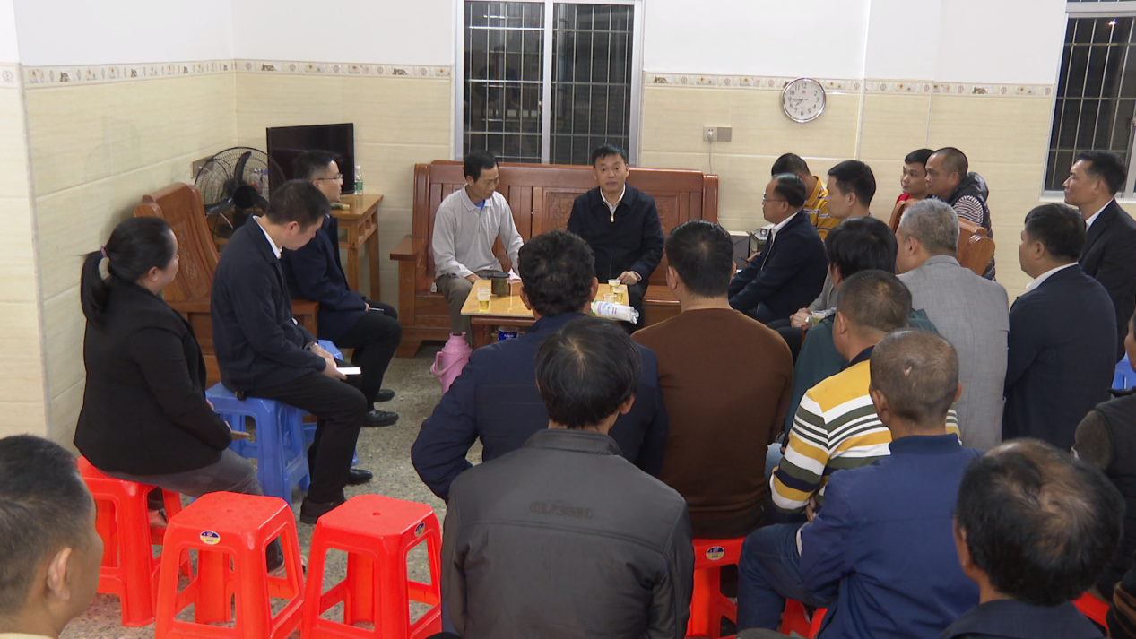 化州市委副书记,市长邓向明到农户家中走访夜访