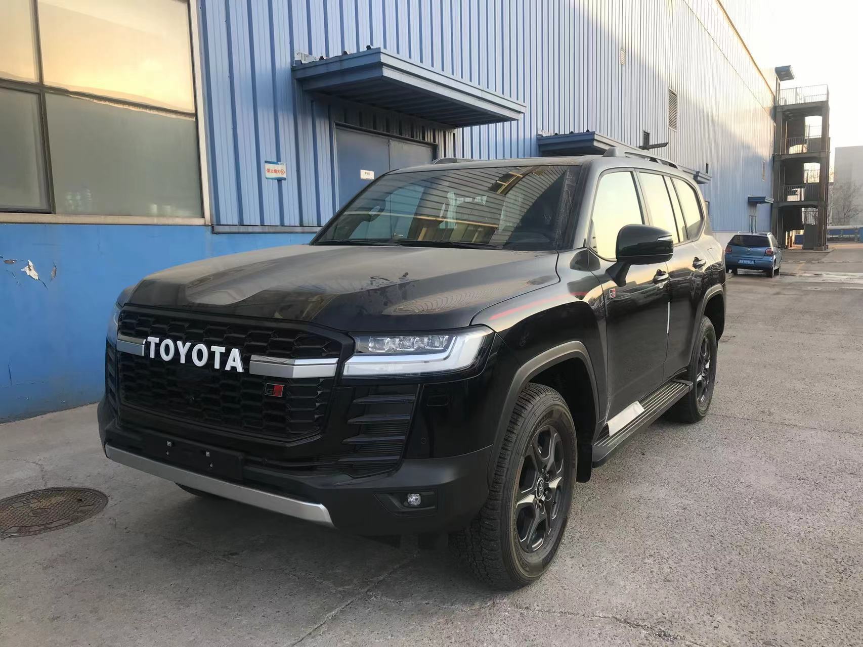 22款丰田酷路泽lc300预定版黑红全国上牌