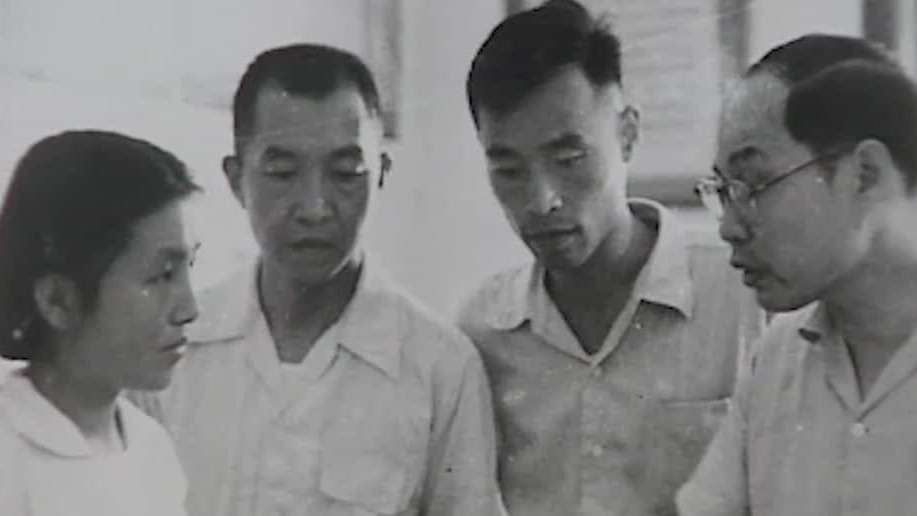 1955年蒋南翔不顾苏联专家反对，向周恩来等人提出清华创办一批原子能专业