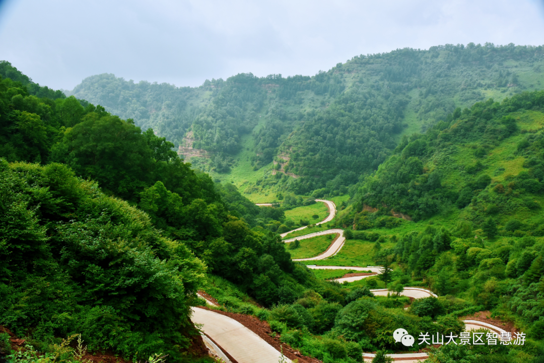 走进关山山色青青醉了时光只此青绿