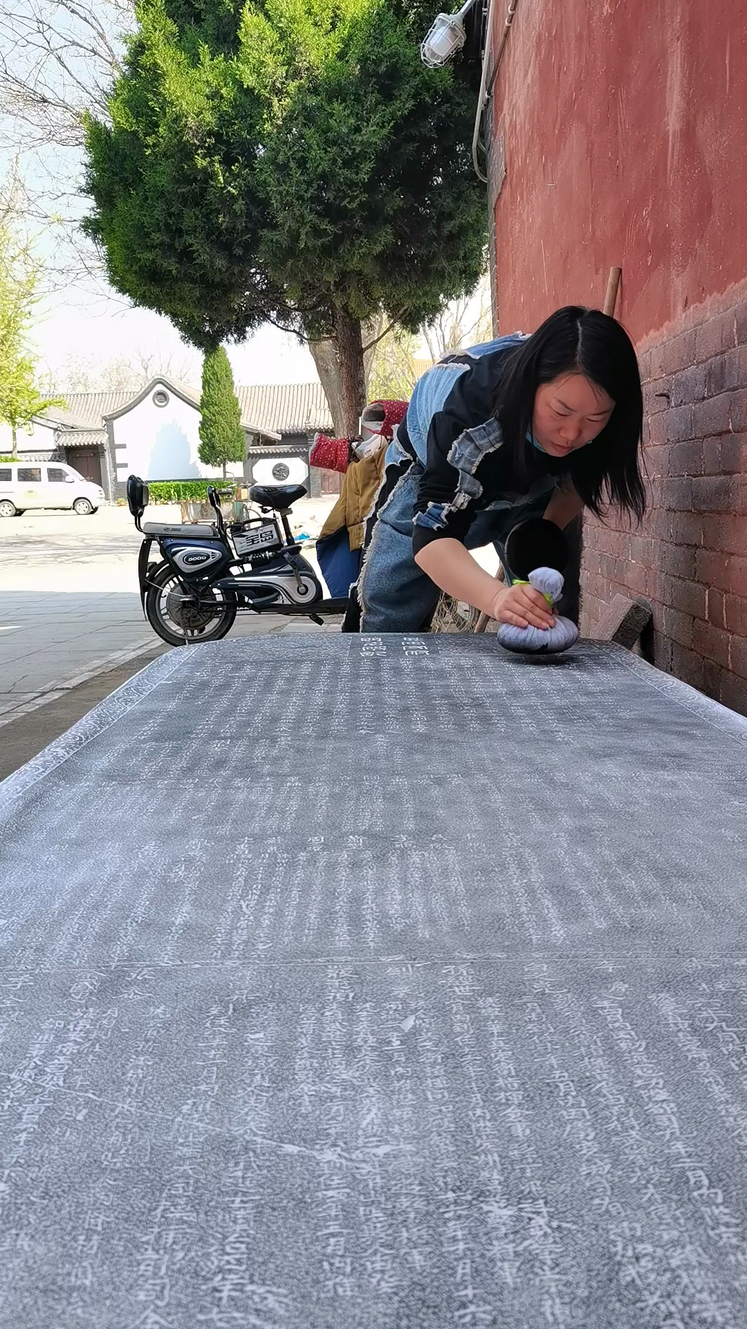 客家传拓技艺:集金石传拓和书法绘画于一体的“独门绝技”