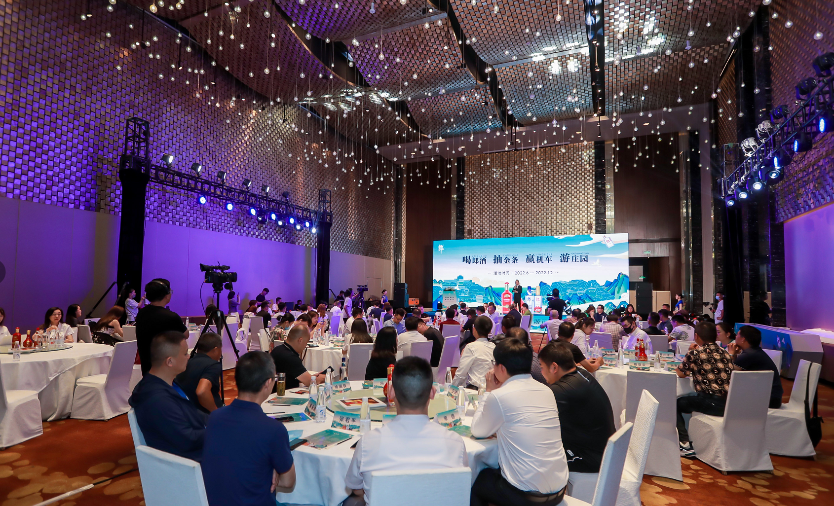 特曲事业部江苏大区总经理张存芳,江苏苏食酒业有限公司总经理陈延超