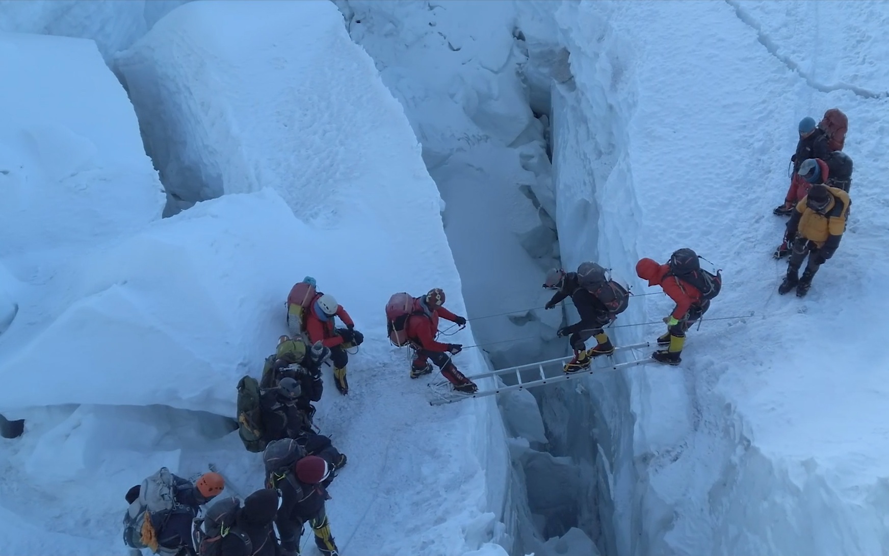 《珠峰队长》以全新视角将珠峰的美景和攀登的艰险展现在全球观众眼前。