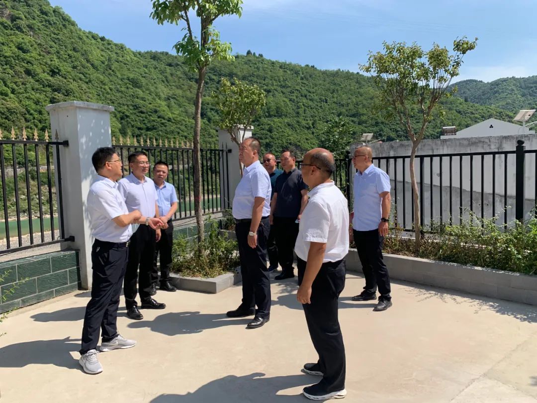 汉中市生态环境局党组书记局长吴辉带领调研组到略阳调研生态环境保护