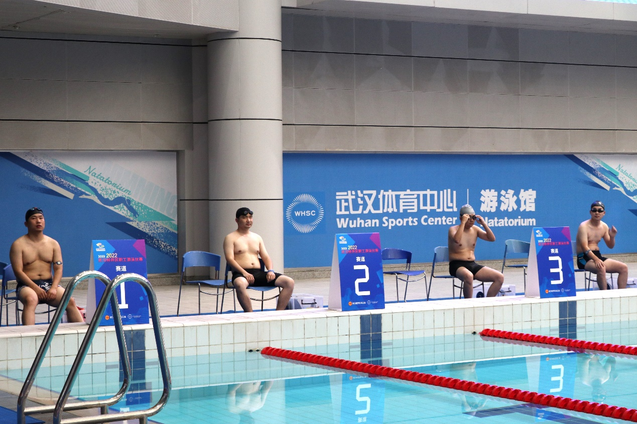 图为等待区候场的参赛选手 摄影：周沛