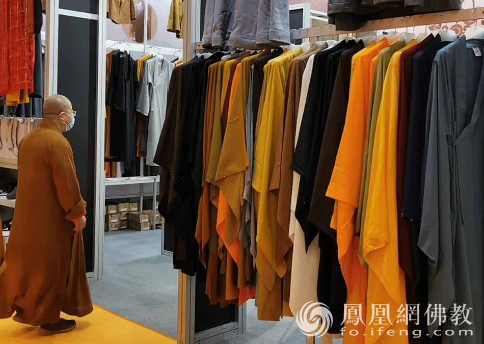 僧服（图片来源：凤凰网佛教 摄影：唐中）