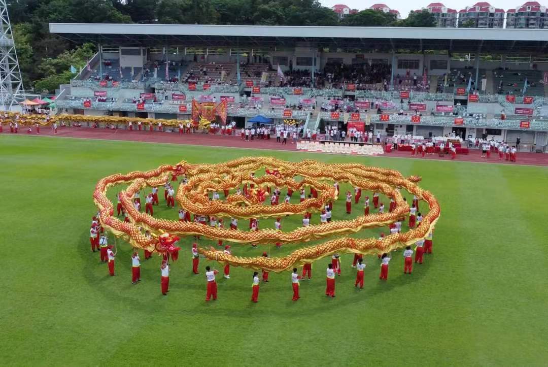 图说：图说：五光十色祥龙庆回归