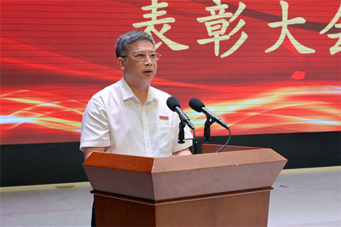上饶师范学院举行志愿服务先进典型表彰大会