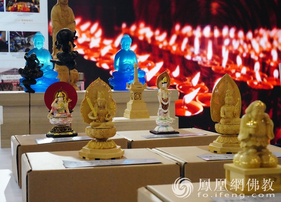 瓯越工艺义卖品(图片来源:凤凰网佛教 摄影:李保华)
