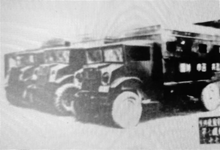 民国时期甘肃境内以卡车改造的雪佛兰牌公共汽车，引自《甘肃省志-公路交通志》。