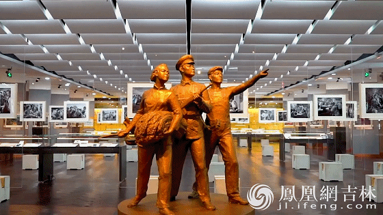 (动图)长春电影制片厂厂徽-“工农兵”。凤凰网吉林 董令辉摄
