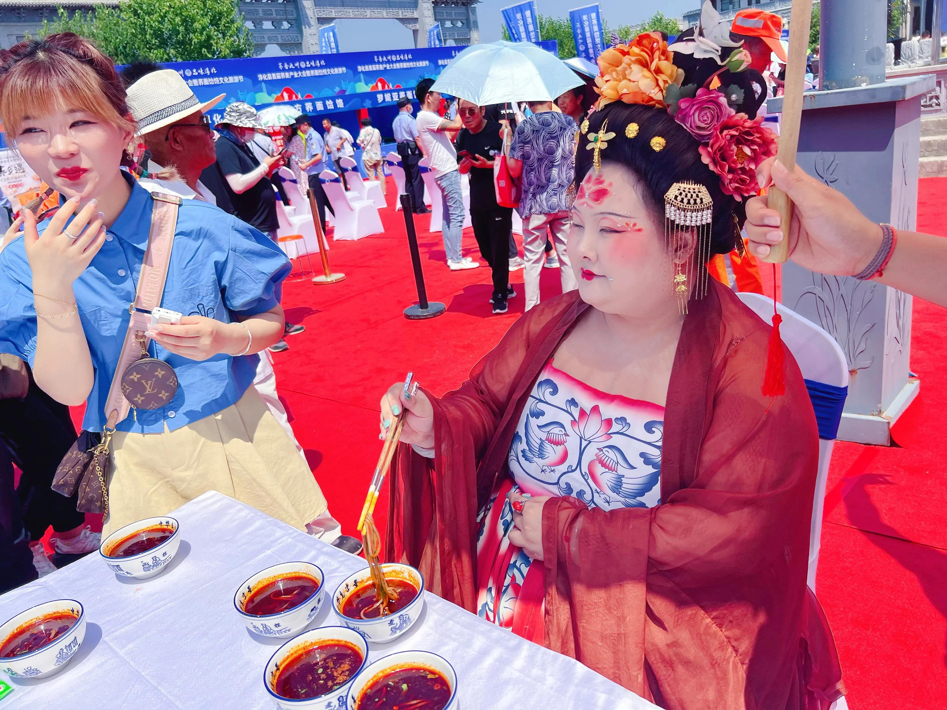 陕西淳化：荞面饸饹文化旅游节人气超旺 美味与颜值“爆表”