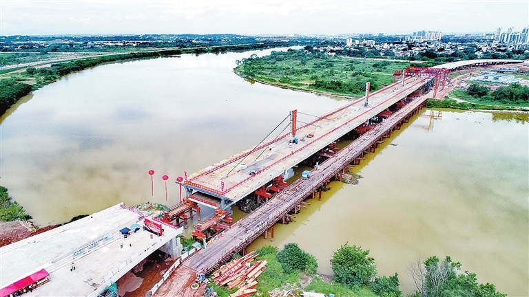 赣州蟠龙大桥主桥成功合龙图