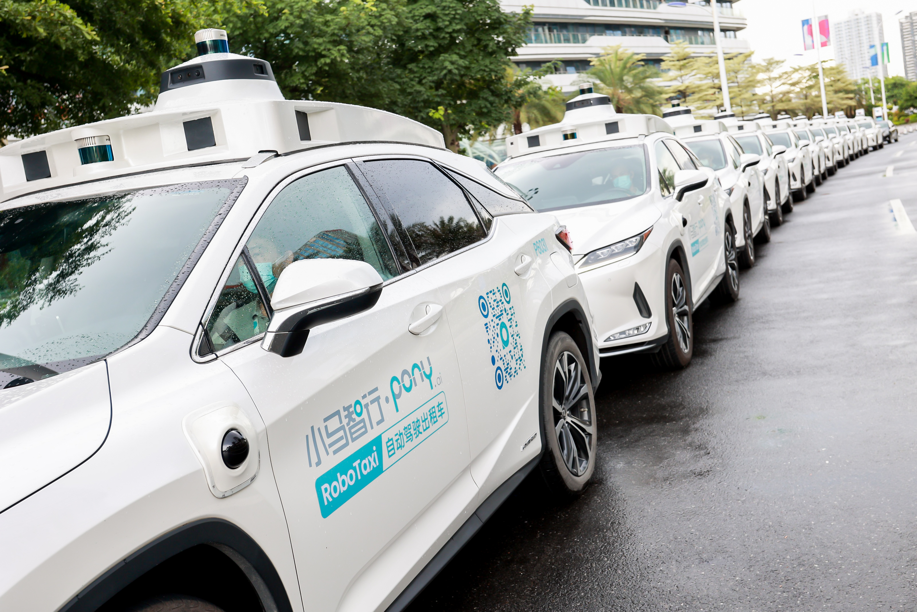 全国首例自动驾驶出租车在广州南沙持证收费上岗