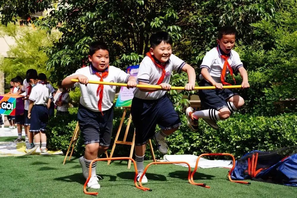 山东省济南市的小学生在开展欢庆六一的活动.图源新华社