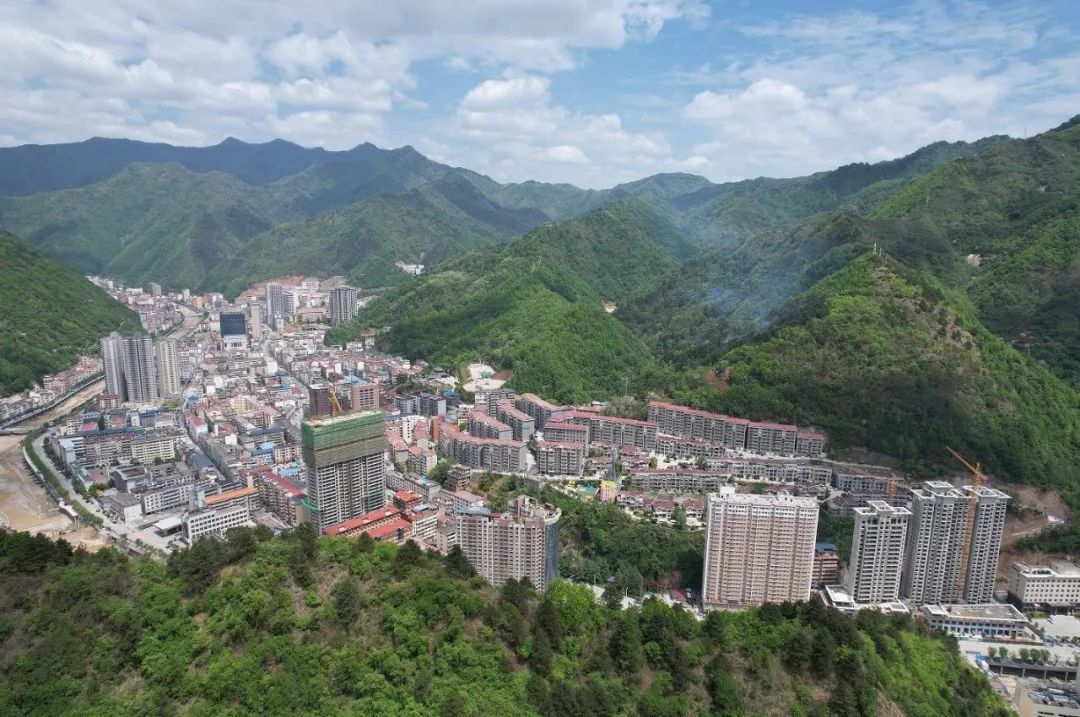 柞水县委书记崔孝栓:以"五大工程"推进"一都四区"和"三高三区"新柞水