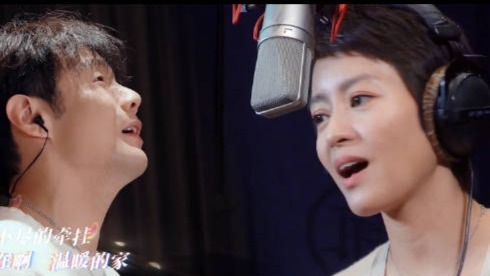普通话+粤语！梁咏琪李荣浩共唱紫荆花盛开