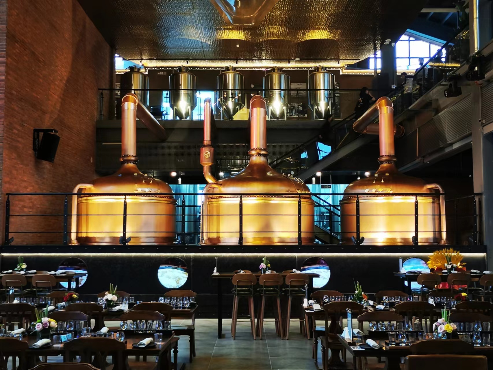 一瓶啤酒“酿出”一座花园|探寻青岛啤酒时光海岸精酿啤酒花园