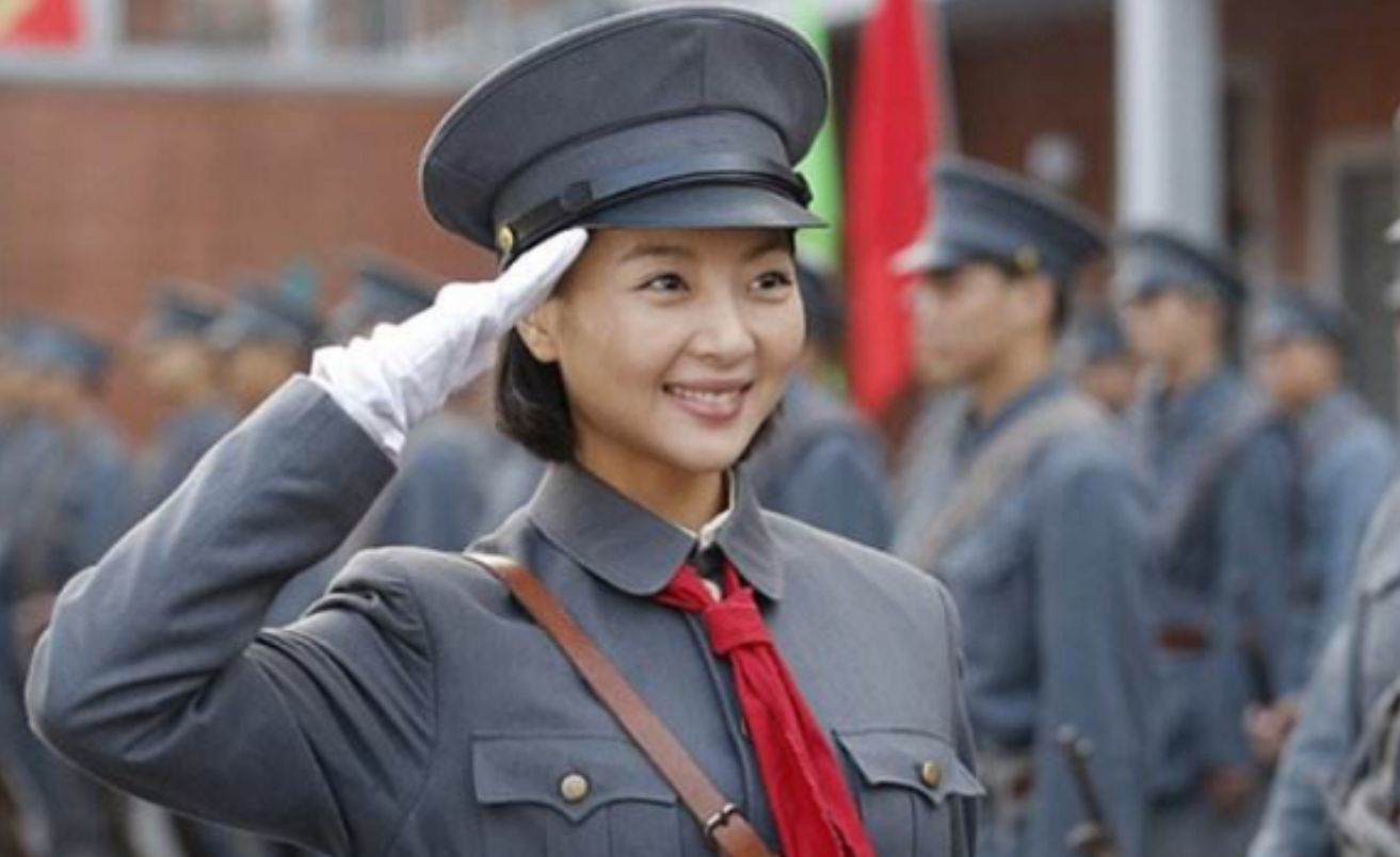 黄埔军校女兵故事:七个女兵拜把子,不称姐妹互称兄弟