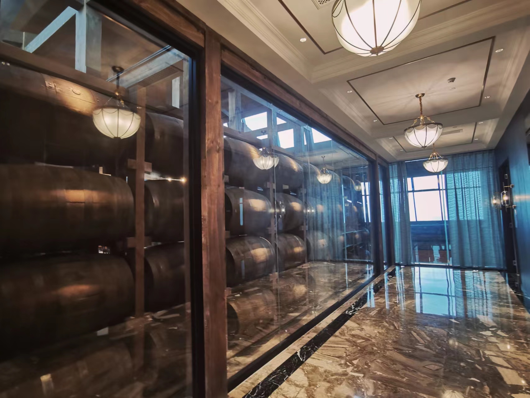 一瓶啤酒“酿出”一座花园|探寻青岛啤酒时光海岸精酿啤酒花园