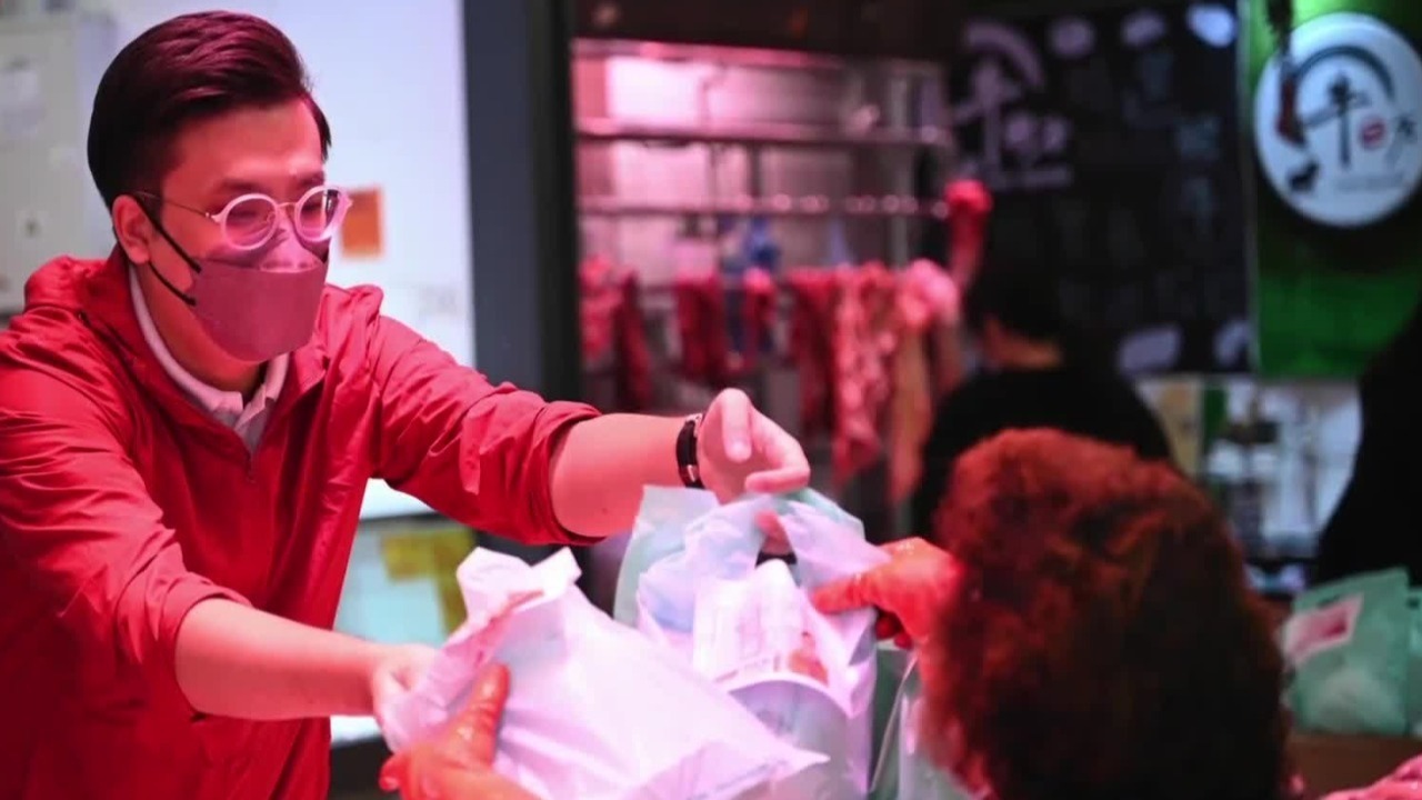 梁文广利用自己“议员”和“中旅人”的双重身份，践行集团理念