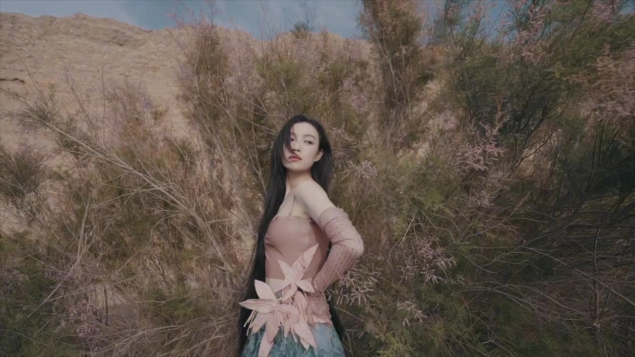 #倪妮嘉人七月刊封面 #倪妮沙漠戈壁大片 只要看到敦煌这两个字