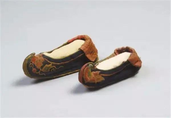 金刚亥母洞寺遗址出土的绣花鞋(14512462)-20220627230804.jpg