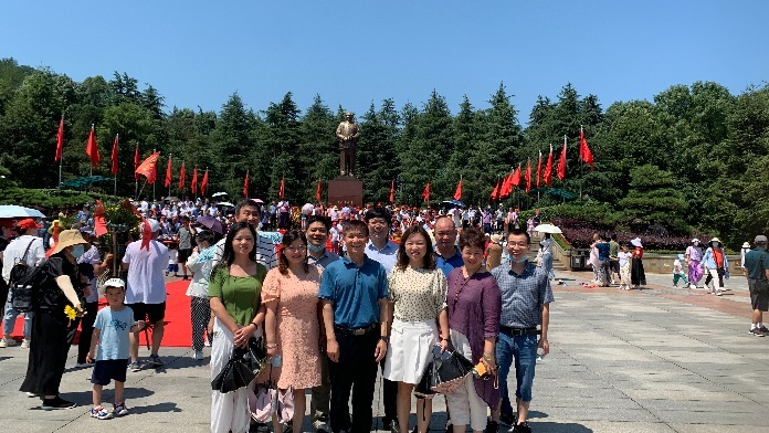 江西师大科技学院组织党外代表人士赴湖南韶山开展红色走读活动