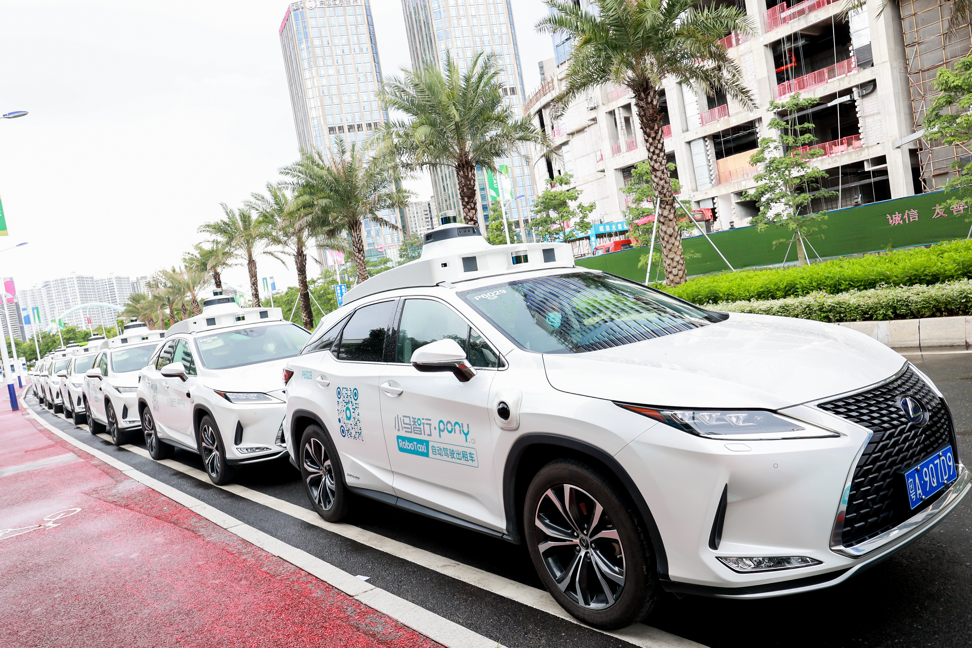 全国首例自动驾驶出租车在广州南沙持证收费上岗