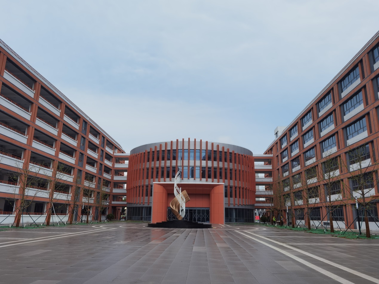 (中国科大附中高新中学主楼)