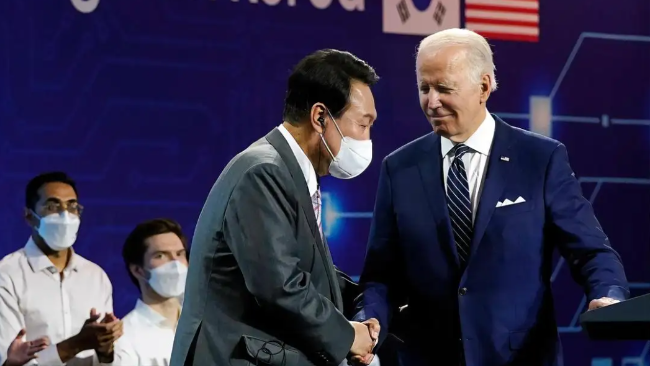 大约25分钟  美日韩领导人借出席北约峰会举行会晤