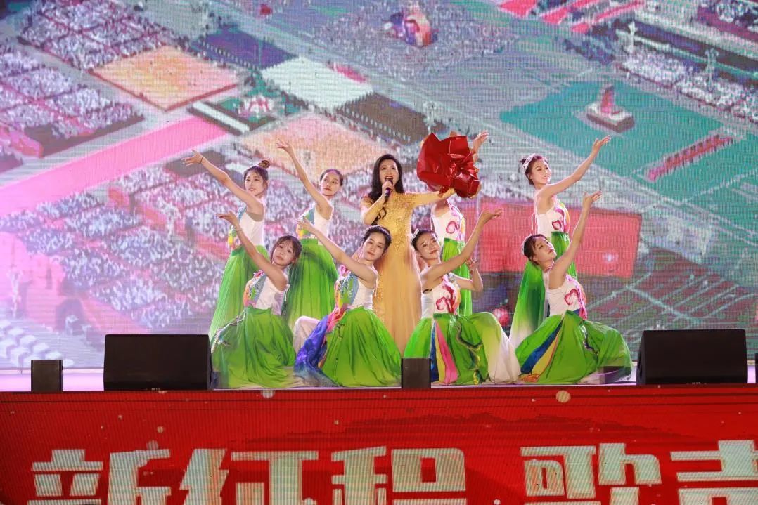 山东歌舞剧院青年歌唱家李美丽 演唱《我们的时代》