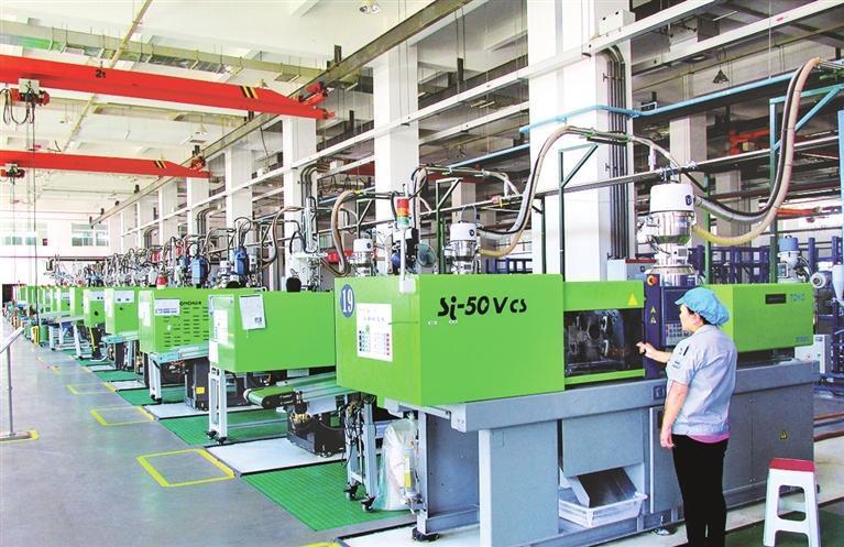 甘肃电气集团自动化注塑生产线
