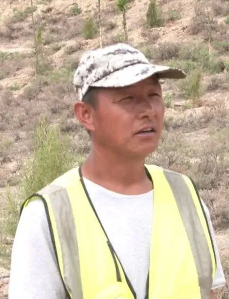 平川区国家储备林建设项目冯园片区苗木管护负责人赵新国