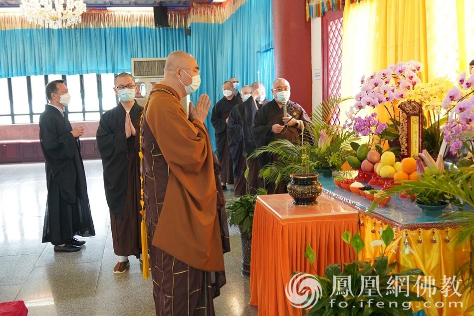 法会现场（图片来源：凤凰网佛教 摄影：香港西方寺）