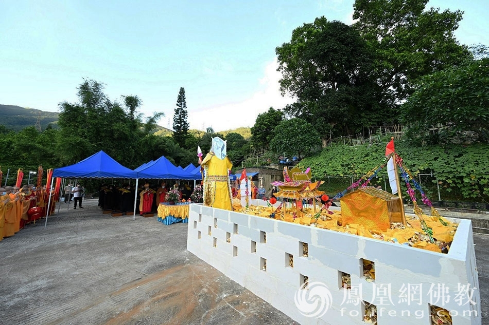 法会现场(图片来源:凤凰网佛教 摄影:香港西方寺)
