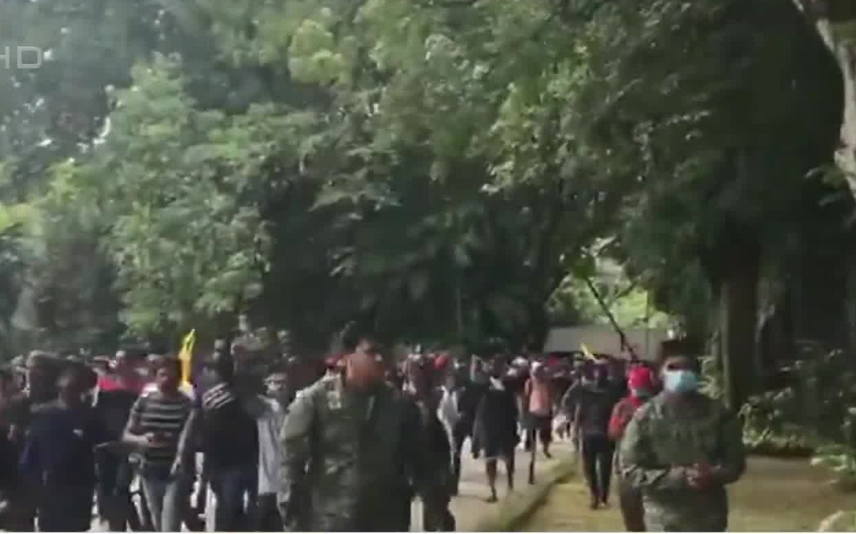 斯里兰卡示威者闯入总统府 军队曾开枪吓阻