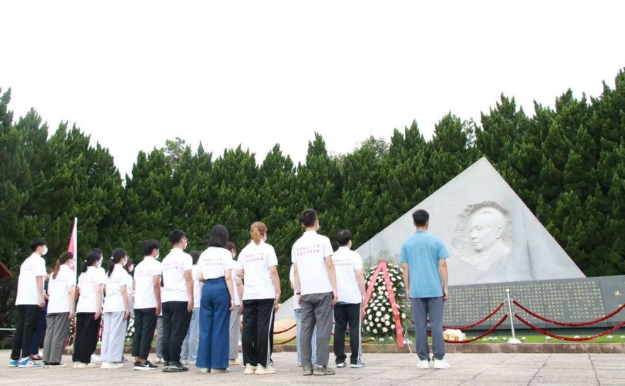 情系故里“三下乡”｜瞻仰耀邦陵园 传承先辈精神