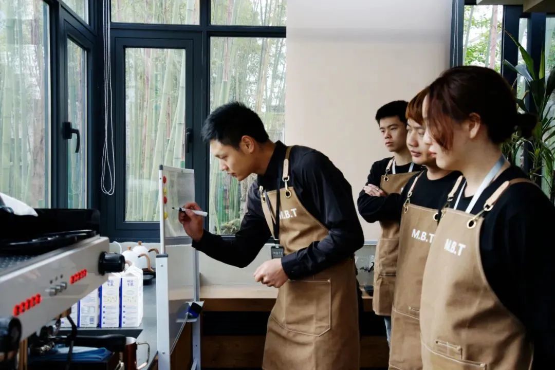 渐趋个性化、定制化，旅游新职业也卷起来了？_凤凰网