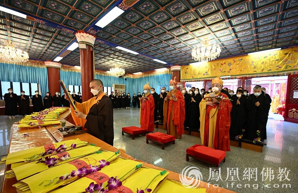 法会现场(图片来源:凤凰网佛教 摄影:香港西方寺)