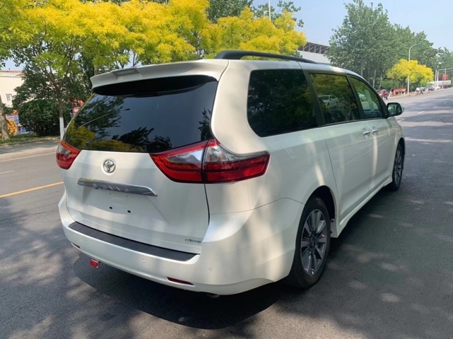 2022款进口丰田塞纳25现车价格4万起