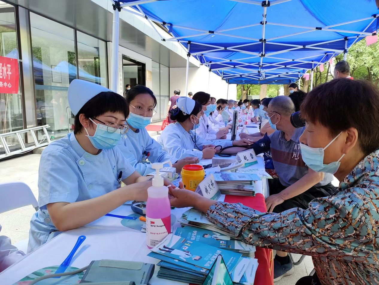 南京医科大学附属肿瘤医院举办“喜迎二十大，红医先锋行”基层义诊活动