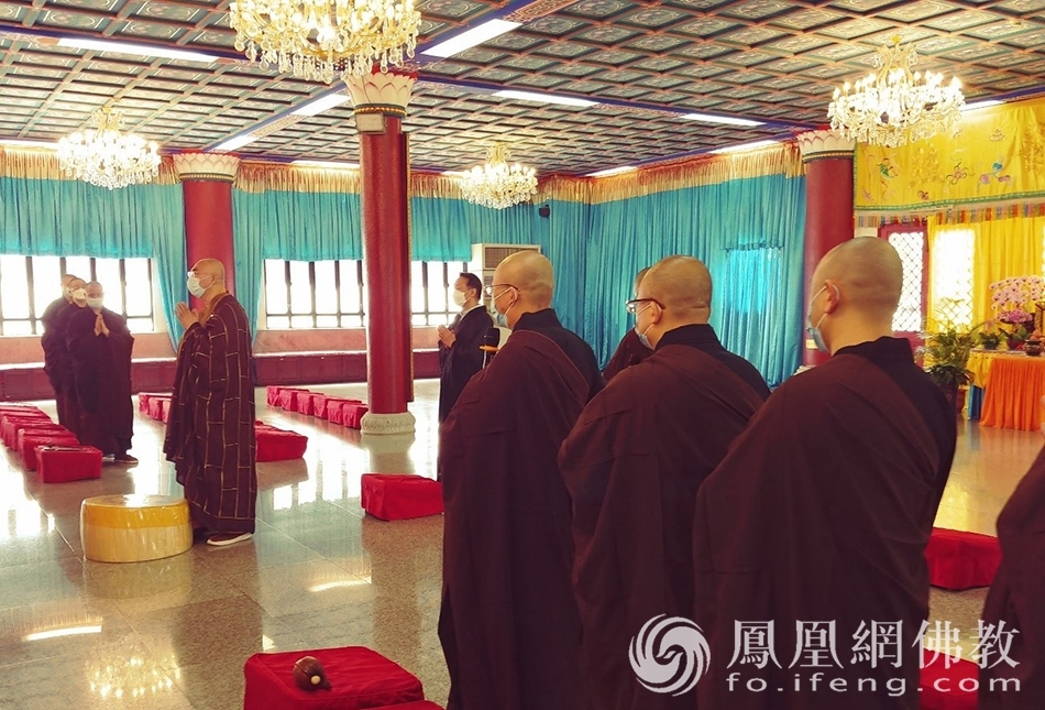 法会现场（图片来源：凤凰网佛教 摄影：香港西方寺）