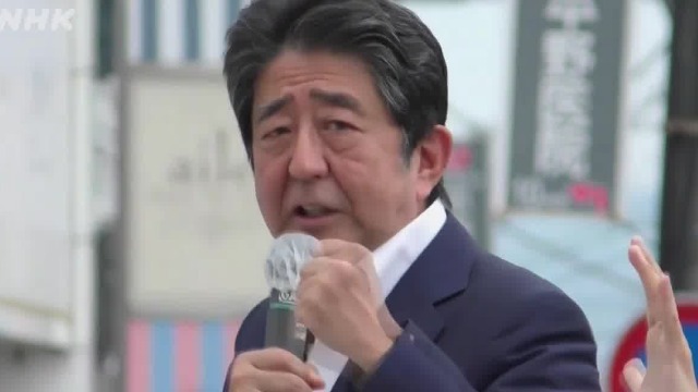 凤凰评论员庚欣：安倍遇袭或有复杂政治背景 并不单纯